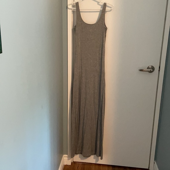 Excellent condition Bebe dress. Worn 3x. Needs a steam to get the wrinkles out. - Picture 4 of 4